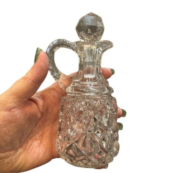Vintage Diamond-Cut Glass Cruet With Stopper - Picture 2 of 10